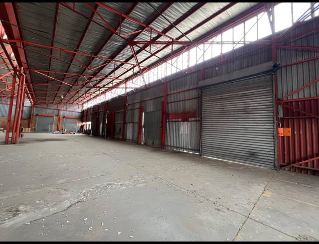 2,494M² WAREHOUSE TO LET IN FACTORIA